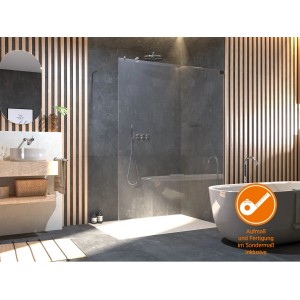 Begehbare Duschabtrennung Brava, Sonderanfertigung mit Chrom-Beschlägen im modernen Badezimmer.