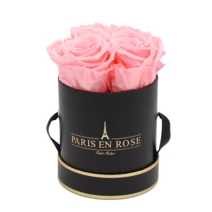 Rosenbox Schwarz-Gold mit 4 rosa Rosen. Elegantes Blumengesteck für jeden Anlass.