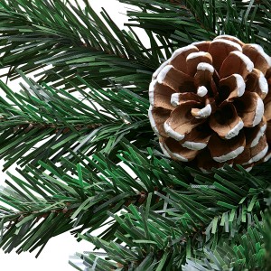 Detailaufnahme: Beschneite Kiefernzapfen am künstlichen Tannenbaum Blavand (150 cm).