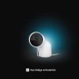 Weiße Philips Hue Secure Kamera mit Kabel und Standfuß für die Videoüberwachung.