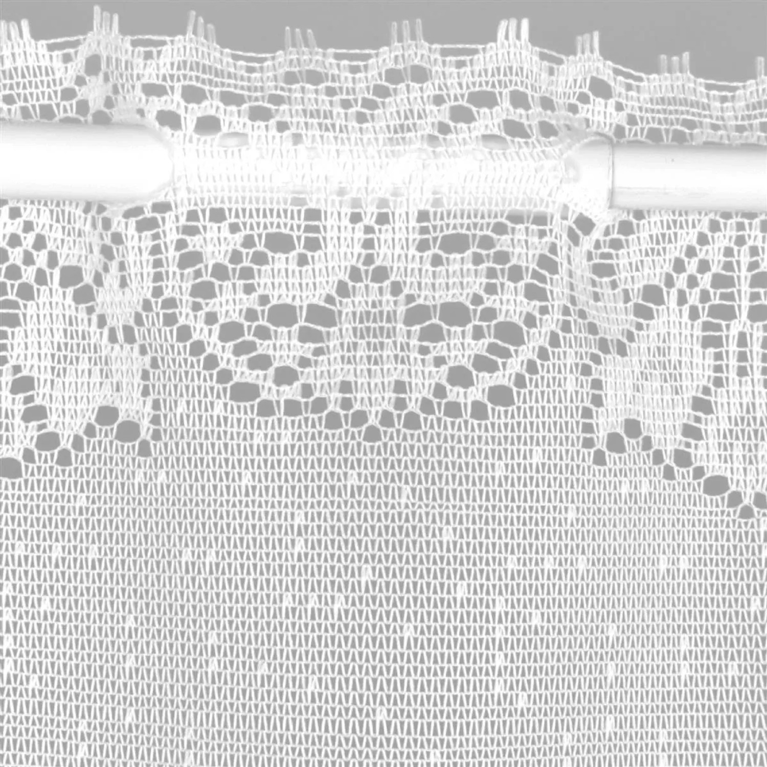 Weiße Bistrogardine Lynn mit Stangendurchzug, filigrane Stickerei, Voile-Stoff. Fenstervorhang für Küche.