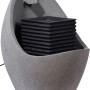 Großer, grauer Design-Gartenbrunnen in Ei-Form mit LED-Beleuchtung.