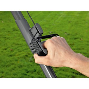 Hand bedient Gardena Combisystem Baumschere mit Zugseil. Gartenschere für Baumschnitt.