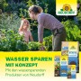 Neudorff Verdunstungsschutz 65l: Mutter und Tochter im Garten, umgeben von Neudorff Pflanzerde Produkten.
