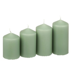 Vierteiliges Adventskerzenset in Salbeigrün, Stumpenkerzen in abgestuften Höhen für Adventskranz.
