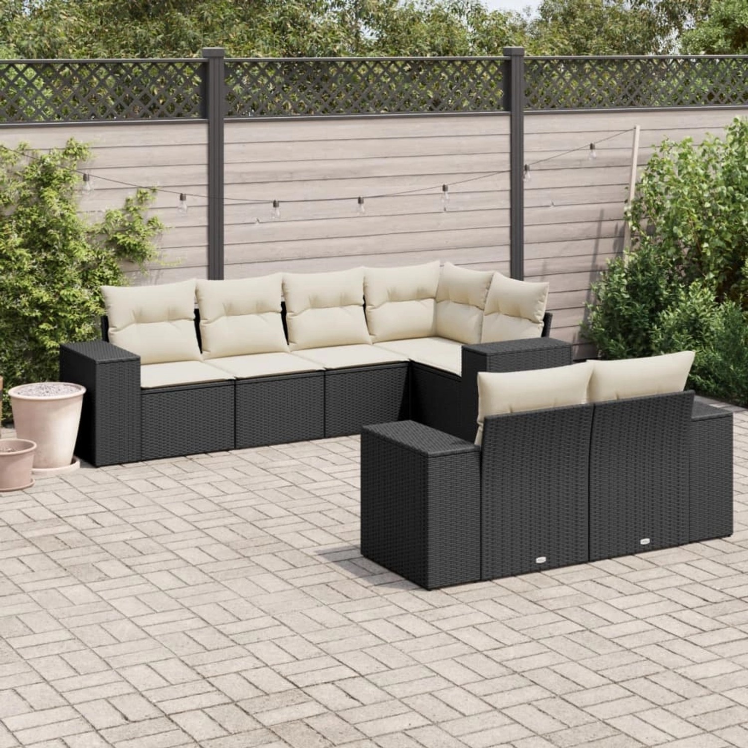 Schwarze 7-tlg. vidaXL Garten-Sofagarnitur aus Rattan mit cremefarbenen Kissen.