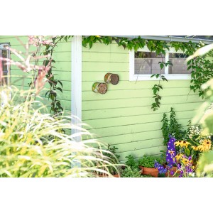 Neudorff Nützlingsquartier für Wildbienen und Grabwespen am Gartenhaus.