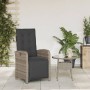 Verstellbarer, grauer vidaXL Gartensessel mit Fußteil aus Poly Rattan.
