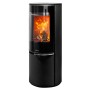 Schwarzer Aduro Kaminofen 22.1 Lux Stahl mit Automatik und brennendem Holz.
