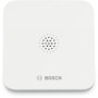 Bosch Smart Home Wassermelder BWA-1: Quadratischer, weißer Wassersensor mit Lautsprechergitter.