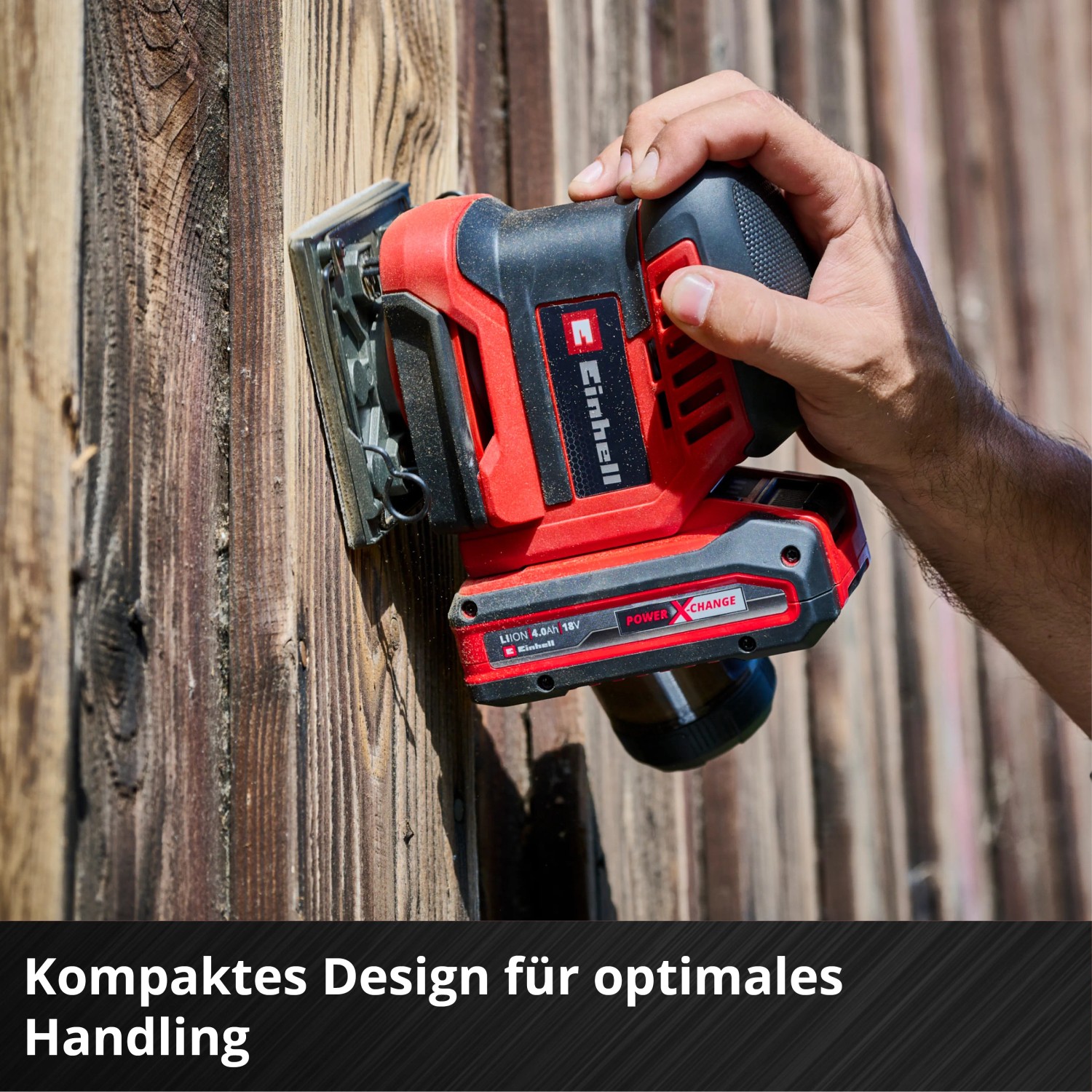 Einhell Akku-Faustschleifer TE-OS 18/113 Li-Solo beim Schleifen von Holz.