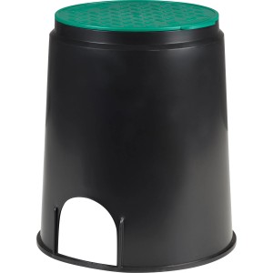 Schwarze Bodeneinbaudose mit grünem Deckel für Erdkabel, Verteilerdosen oder Transformatoren.