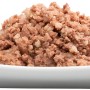 Catz Finefood Katzenfutter Huhn & Fasan auf weißem Teller.