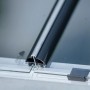 Detailaufnahme: Halls Montageleiste für Gewächshaus Icon 6, Sicherheitsglas, schwarz.