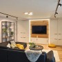 Wohnraum mit schwarzem URail LED-Spot Cube Schienensystem, 8W, dimmbar.