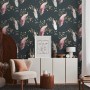 Schwarze Vliestapete mit Pfauen und Blumen von Bricoflor, ideal für Wohn- und Schlafzimmer.