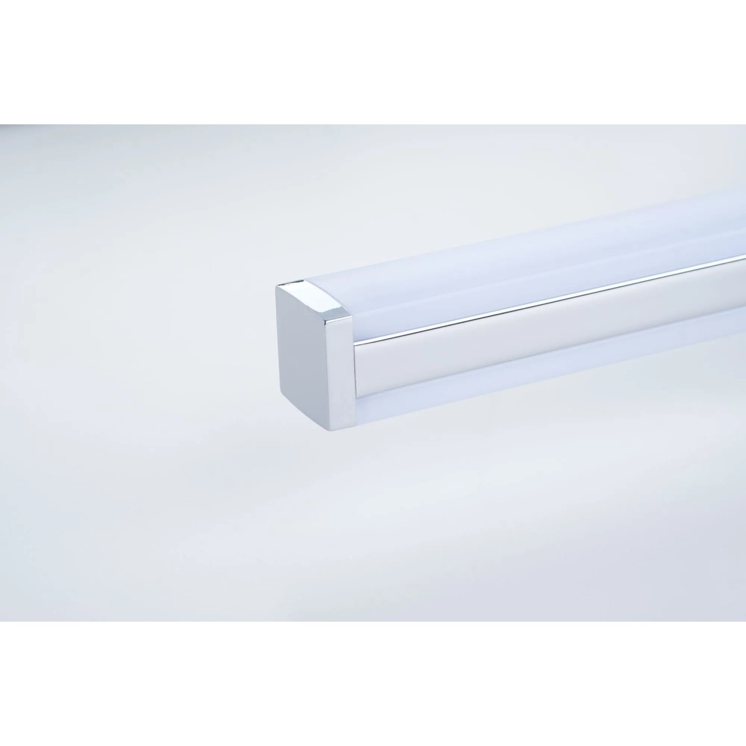 Schlanke 41cm LED Spiegelleuchte in Chrom-Optik für Bad und Spiegelmontage. Ideal für moderne Bäder.