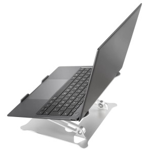 Hama Laptop-Stand aus Alu, höhenverstellbar und neigbar in Silber mit Laptop.