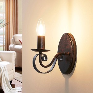 Rustikale, braune Wandleuchte Caleb im Landhausstil. Metall, 1-flammig, E14. Für Flur & Wohnraum.