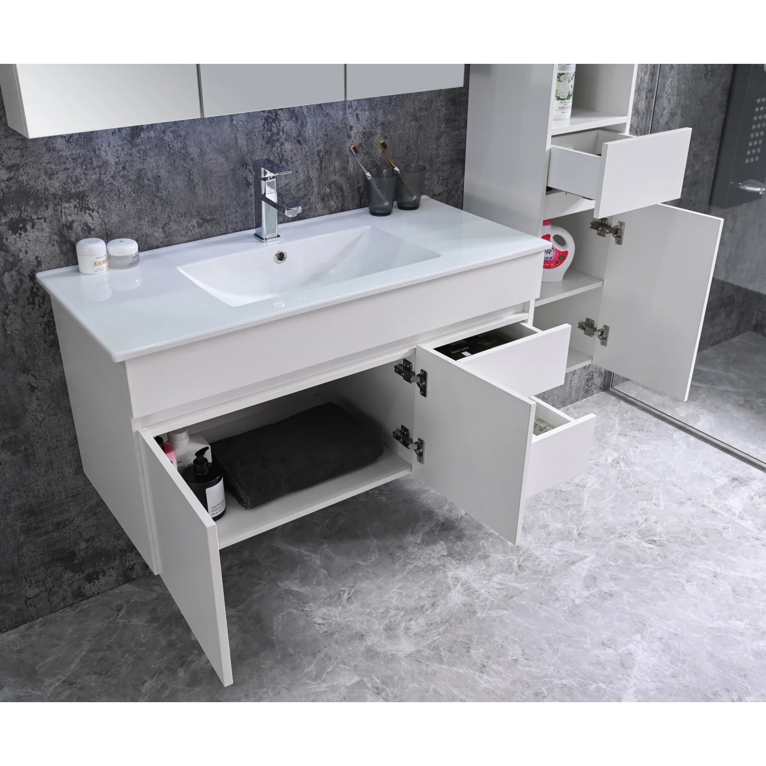 Sanotechnik Badmöbel-Set Belluno, 4-teilig, weiß, mit Waschbecken, Spiegelschrank und Hochschrank.