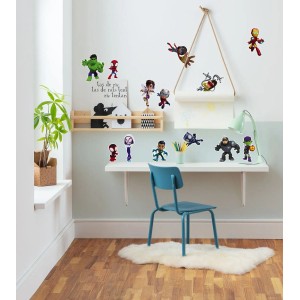Kinderzimmer mit Marvel Wandtattoo Multicolor (50x70cm) an der Wand.