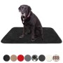 Schwarze Bestlivings Tierdecke Lammflor 80x120 cm mit sitzendem Hund.