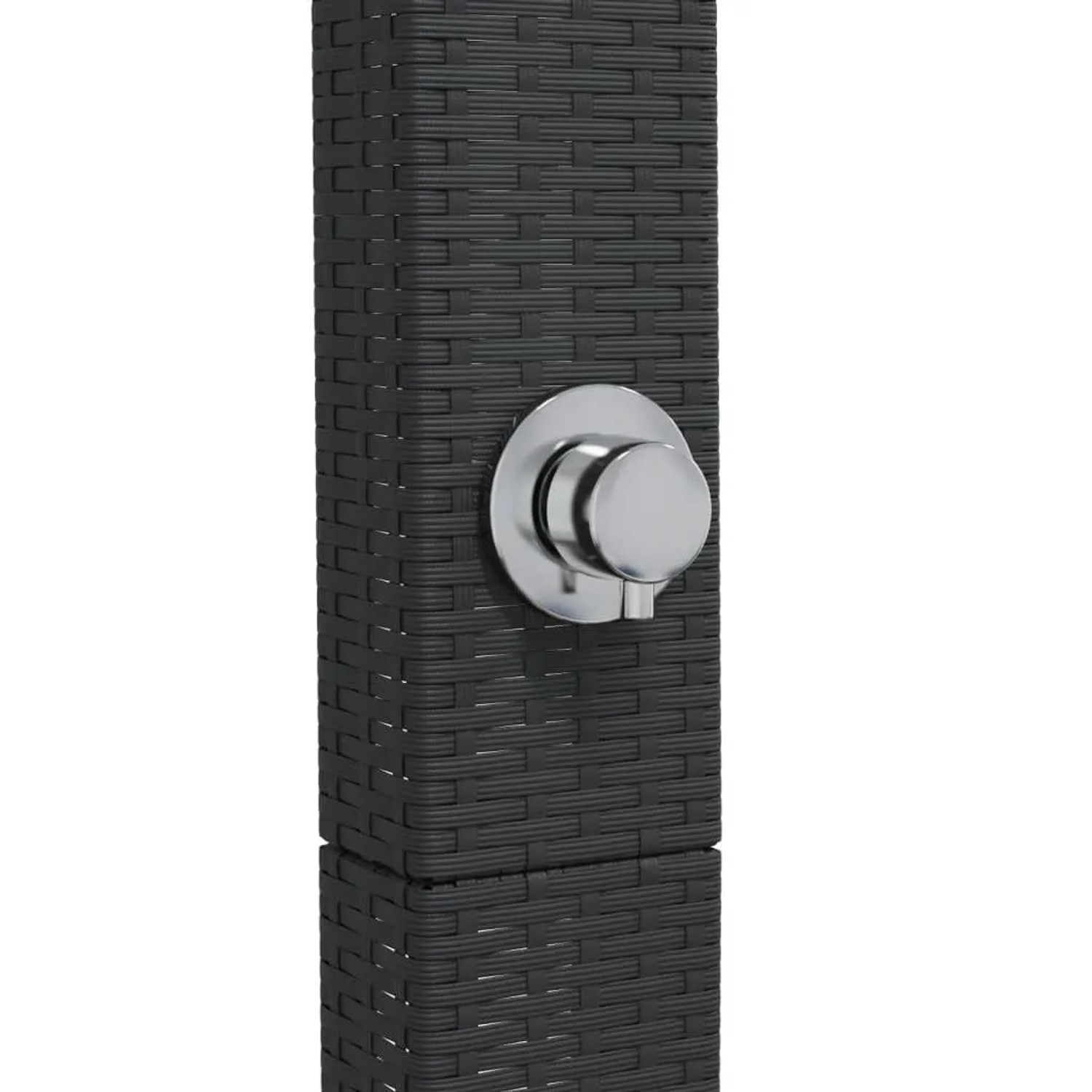 Detailaufnahme: Schwarze vidaXL Gartendusche aus Rattan mit Armatur.