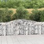 Gabionen Hochbeet mit Bogen, 9er Set, gefüllt mit grauen Steinen als dekorativer Sichtschutz im Garten.