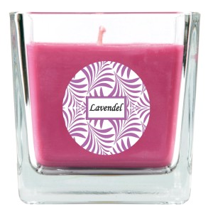 Quadratische Duftkerze Lavendel im Glas, 8x7,5cm. Kerze in Lila mit Schriftzug.