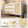 Weiße Merax Kommode mit Rattanfronten, goldenen Griffen, drei Schubladen und einem Schrank. Für Wohnzimmer.