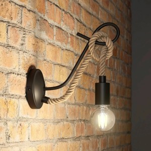 Schwarze Lucande Wandleuchte Ropina im Retro-Stil mit Seil-Element für Wohnzimmer.