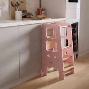 Rosa Juskys Lernturm Henny aus Holz, höhenverstellbar mit Sternen-Motiv.