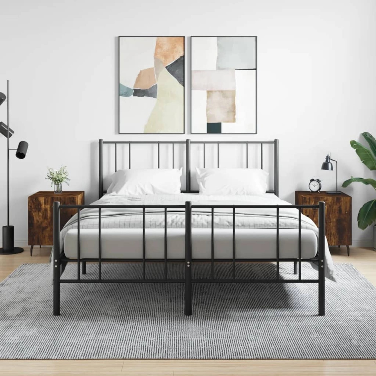 Set aus zwei Nachttischen in Räuchereiche Optik, passend zum Schlafzimmer.