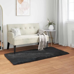 Schwarzer vidaXL Kunstschaffell Teppich (80x150 cm) aus Polyester im Wohnzimmer.