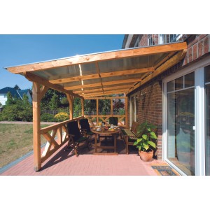 Skan Holz Seitenwand Andreaskreuz Douglasie an Terrassenüberdachung montiert.