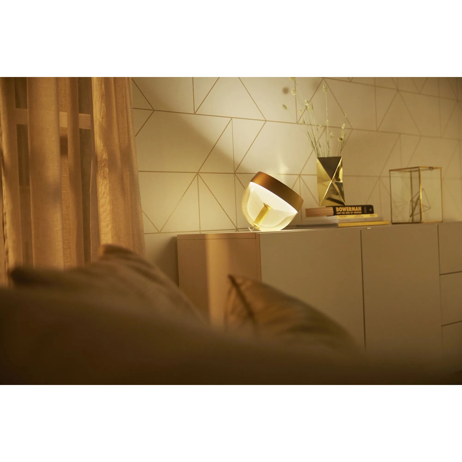 Philips Hue Smart-LED-Tischleuchte Iris White & Color Ambiance Gold_5