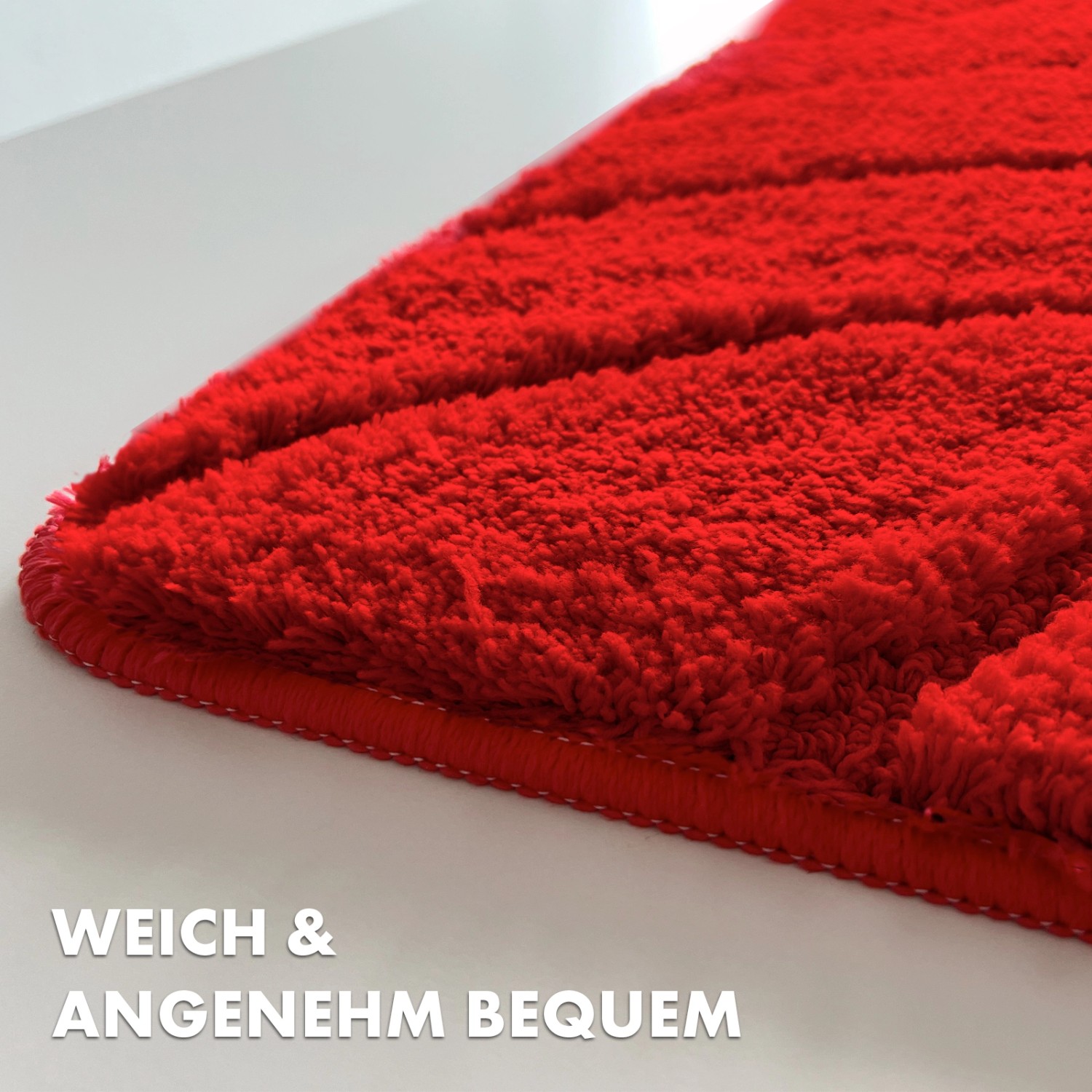 Detailaufnahme: Rote Karat Badematte Maris mit Blattstruktur, Badteppich, Badvorleger.