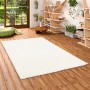Weißer Pergamon Hochflor Teppich Aloha (120x170cm) im Wohnraum.