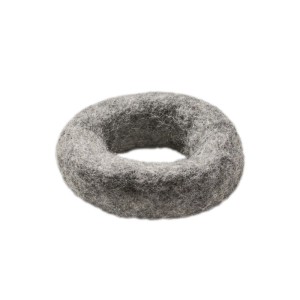 Hellgrauer Hunter Katzenspielzeug Filzring (7 cm) aus 100% Wollfilz.