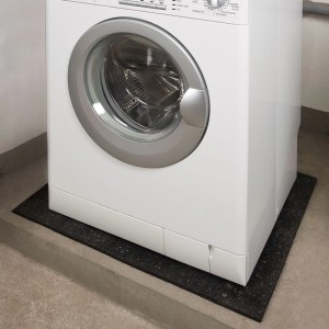 Waschmaschine auf schall- und vibrationsdämmender Unterlage 60x60 cm. Zubehör für Waschmaschinen.
