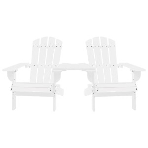 Weißes Gartenmöbel-Set: Zwei Adirondack-Stühle mit kleinem Tisch aus Tannenholz.
