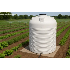 Weißer KMND 5000L Trinkwasser Wassertank im Garten, stehend auf Betonplatte.