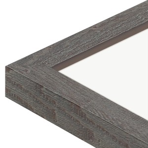 Detailaufnahme: Graubrauner WANDStyle Galerierahmen für 5 Fotos, Holzstruktur.