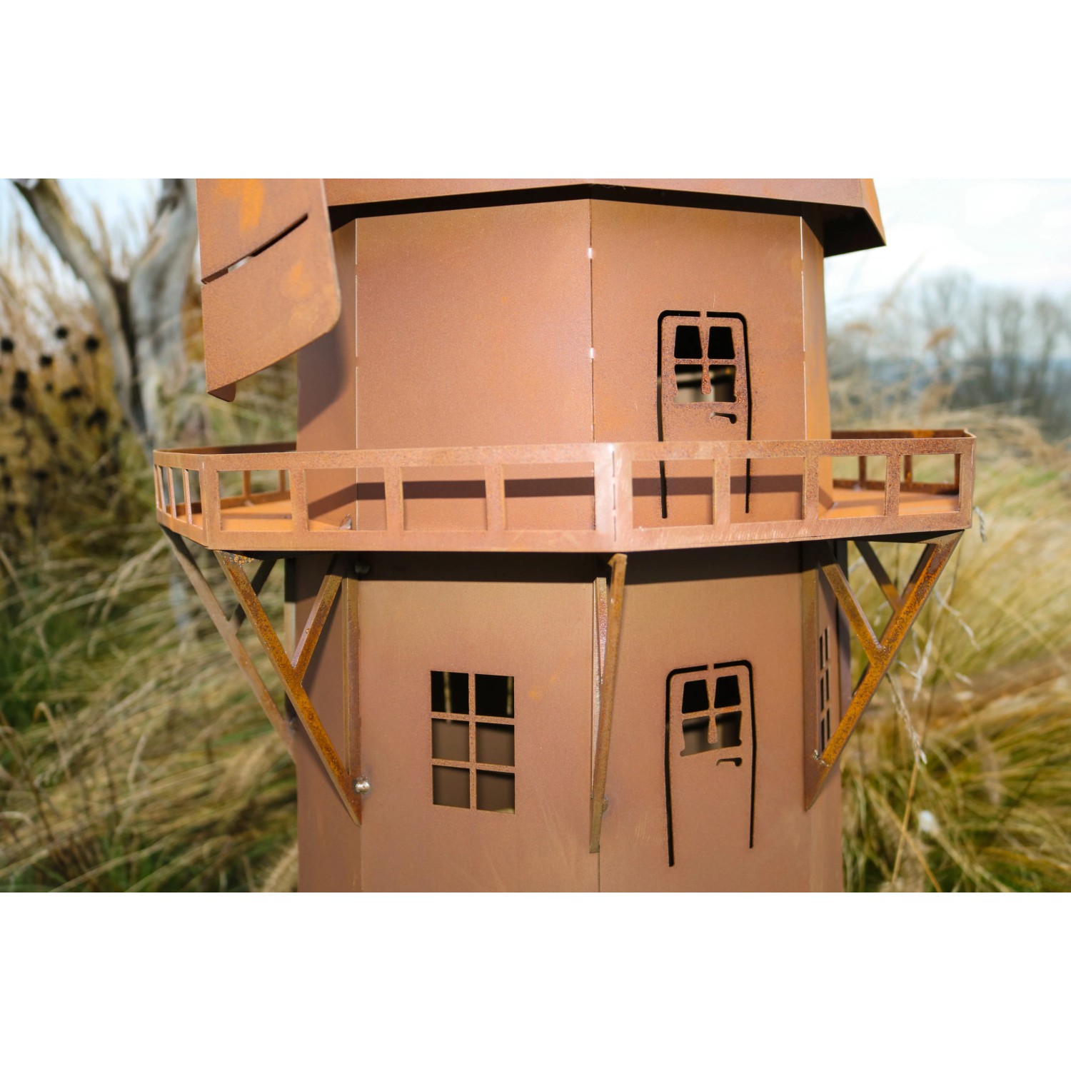Detailansicht der Ferrum Art Design Windmühle in Rostoptik, Gartendekoration.