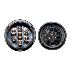 Las Mini Kurzadapter, 13-polig auf 7-polig für PKW Anhänger, Detailansicht der Stecker.