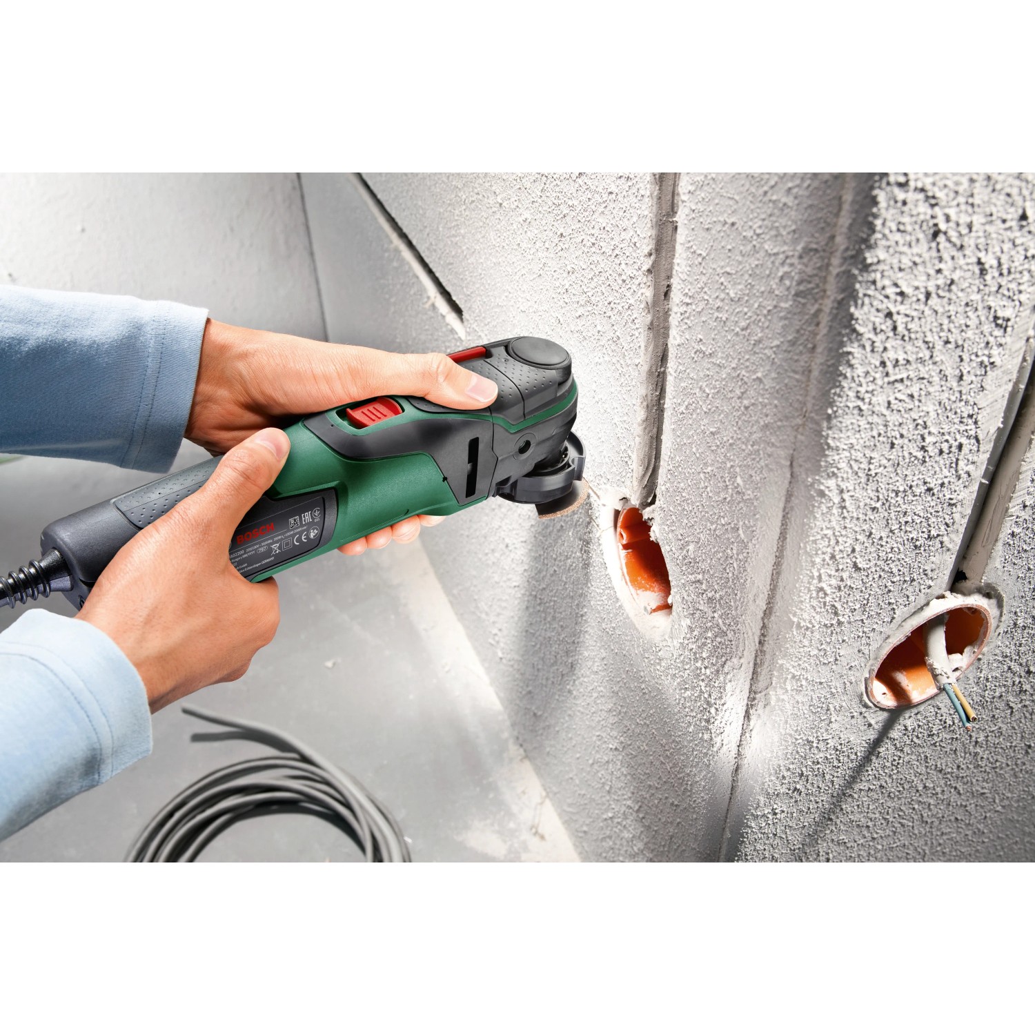 Bosch Starlock Set im Einsatz: Multifunktionswerkzeug für Boden- und Einbauarbeiten.