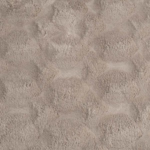 Nahaufnahme des weichen Kurzflor Teppichs Dune Taupe. Die plüschige Oberfläche zeigt eine gemütliche Textur.