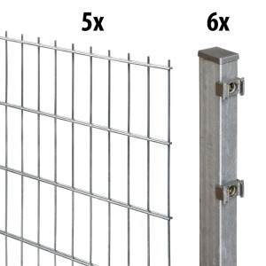 Nahaufnahme eines verzinkten Doppelstabmattenzaun-Sets: Zaunmatte und Zaunpfosten mit Klemmen. Gartenzaun.