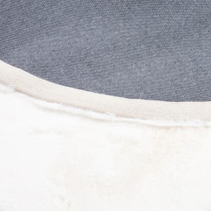 Detailaufnahme: Weißer, runder Fellteppich Plush (80x80cm) von Pergamon. Super Soft und luxuriös.