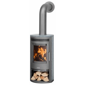 Justus Kaminofen Baltrum D 2.0 mit Specksteinverkleidung, gussgrau, mit Holz im Lagerfach.